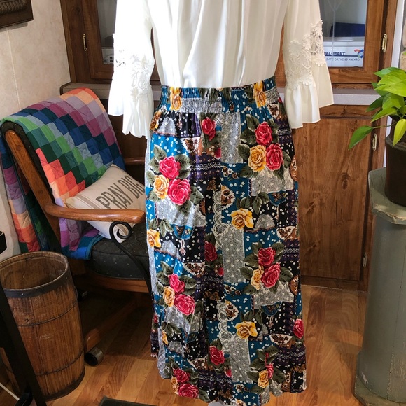 MODIANO SIZE 8 FLORAL BOHO STYLE SKIRT 100% RAYON - Picture 3 of 3